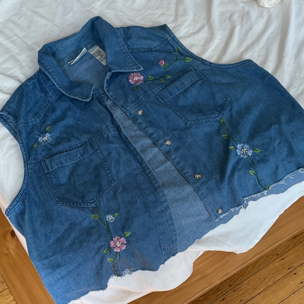 Bill Blass Blue Floral Embroidered Denim Tank Top